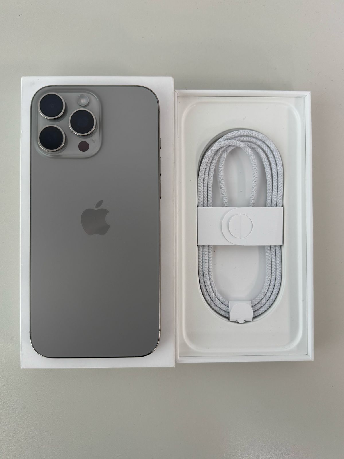 iPhone 16 Pro Max 256GB Titânio natural -  Seminovo